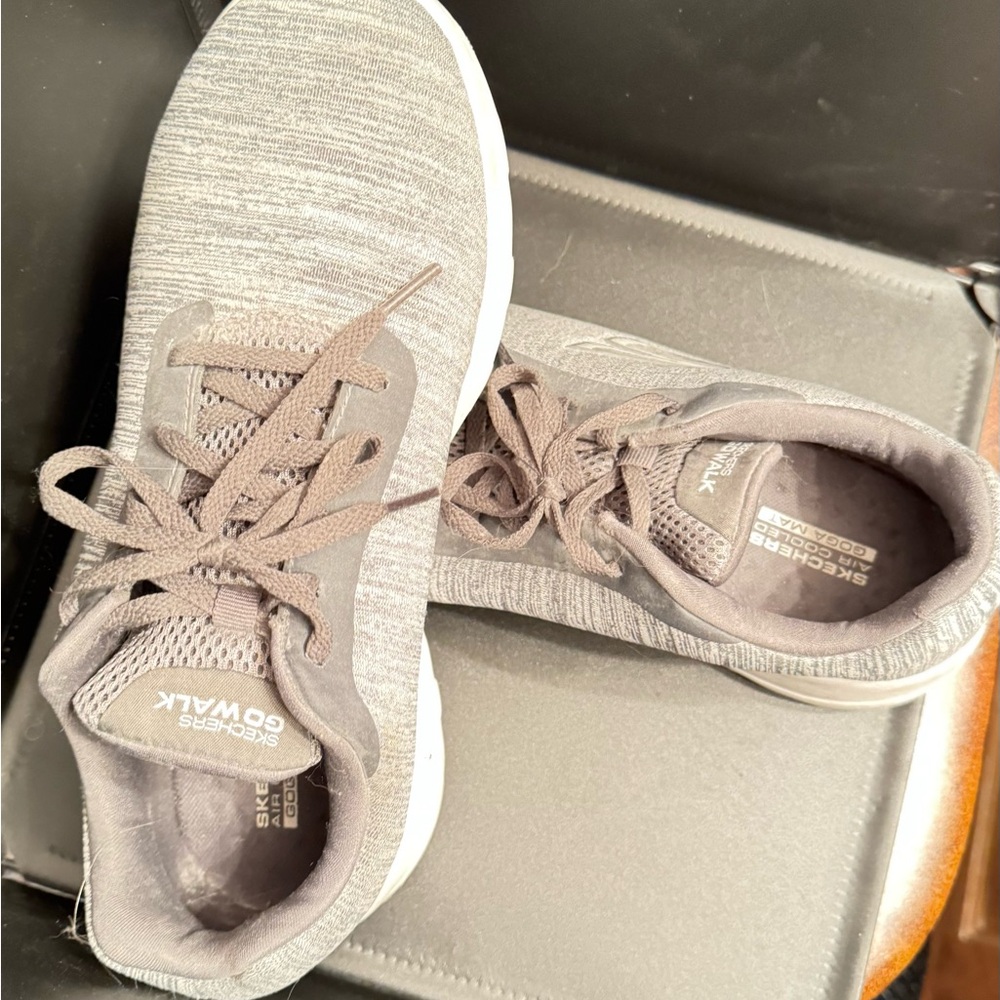Skechers Woman’s Heather Light Gray Go Walk Walking Sneakers Shoes with air cool